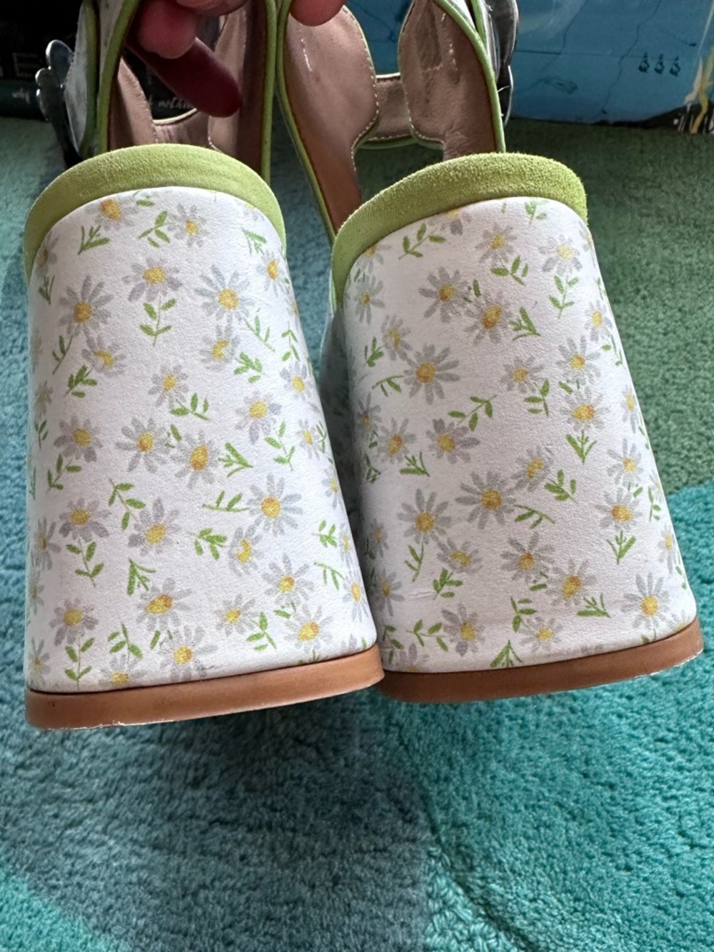 Fluevog NEARLY NEW Picnic Charleson white/green daisies buckle platform sandal-9 - Picture 9 of 16